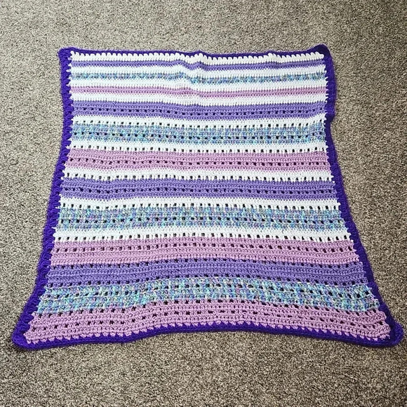 HAND MADE BLANKET - Picture 2 of 5